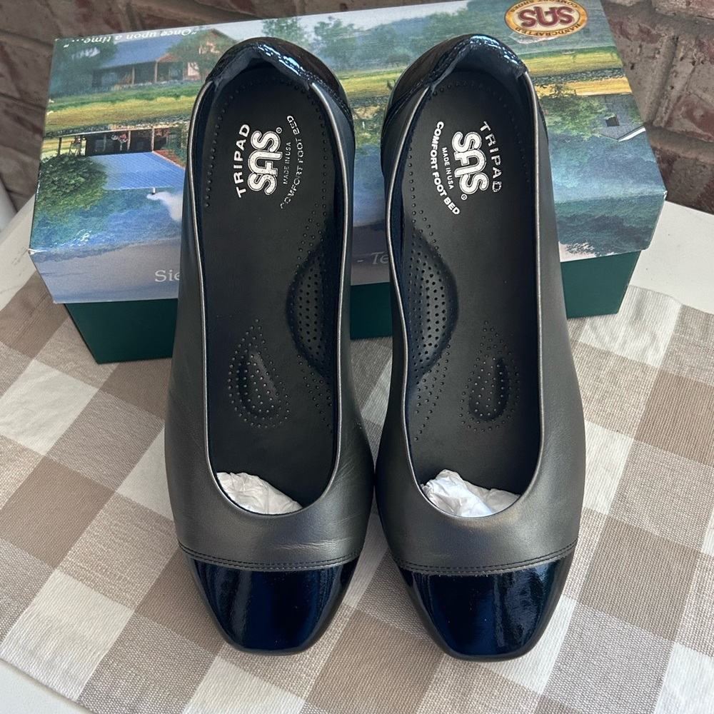 SAS Women's Black and Metallic Gray Flats